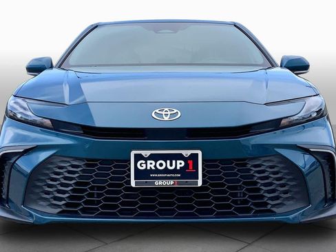Used 2025 Toyota Camry SE FWD image 6