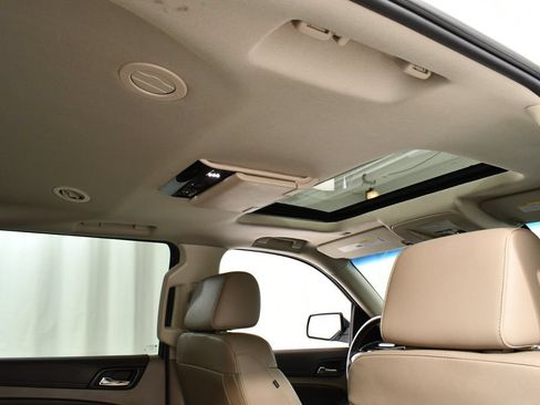 Used 2018 Chevrolet Suburban Premier AWD/4WD image 18