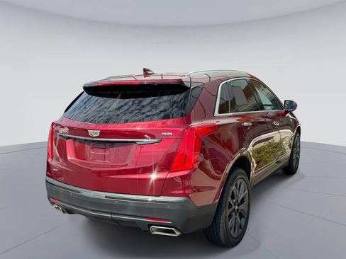 Used 2018 Cadillac XT5 Luxury w/ LPO, Black Ice Package AWD/4WD image 5
