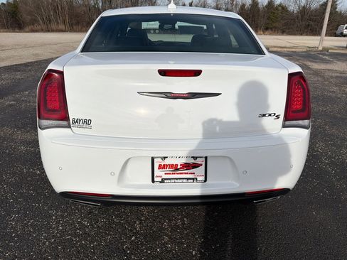 Used 2022 Chrysler 300 S w/ Comfort Group image 8