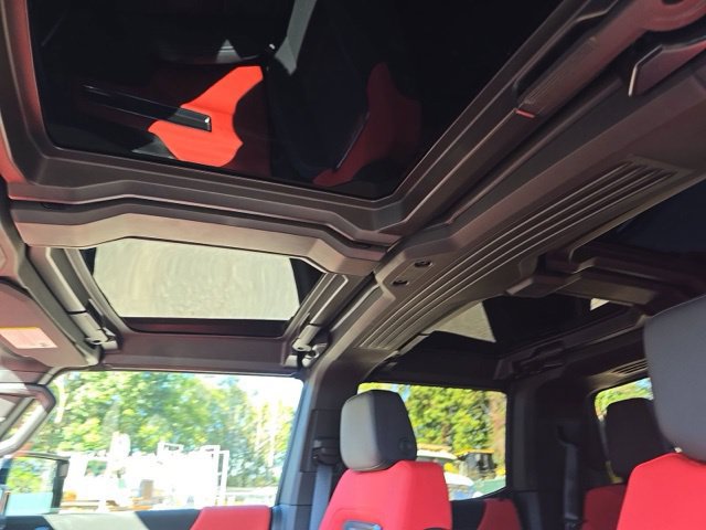 Used 2026 GMC Hummer EV 4x4 Crew Cab w/ Carbon Fiber Edition Package image 15