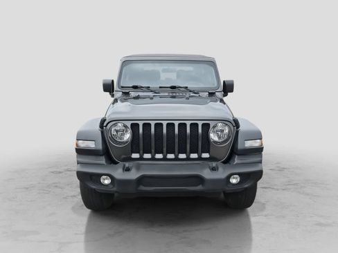 Used 2018 Jeep Wrangler Sport AWD/4WD image 3