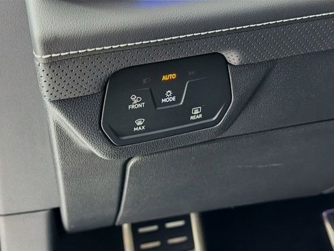 Used 2025 Volkswagen Atlas Cross Sport SEL R-Line image 10