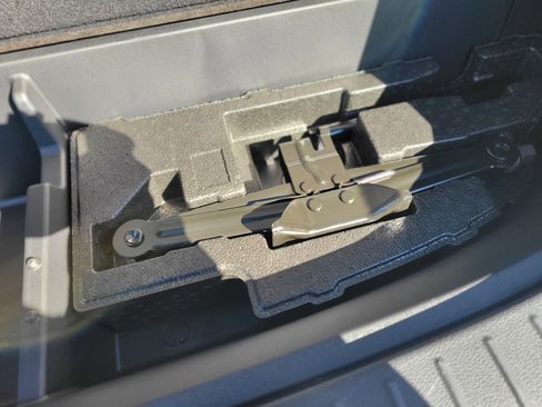 Used 2023 Hyundai Santa Fe SEL image 9