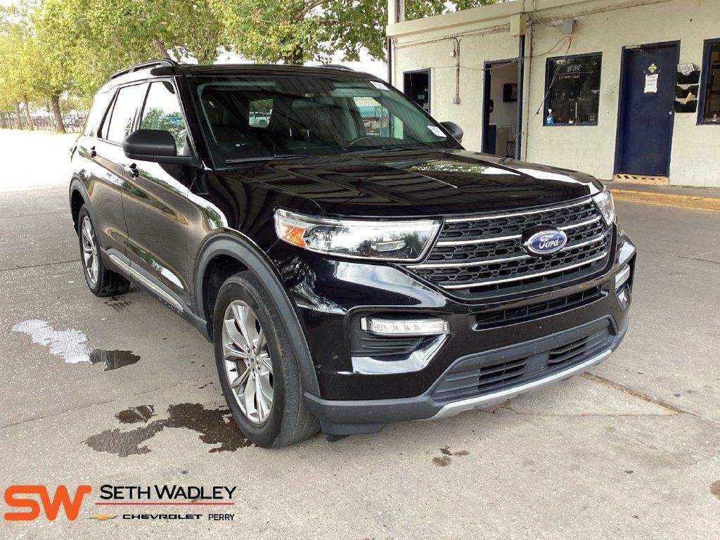 Used 2021 Ford Explorer XLT w/ Equipment Group 202A AWD/4WD image 4