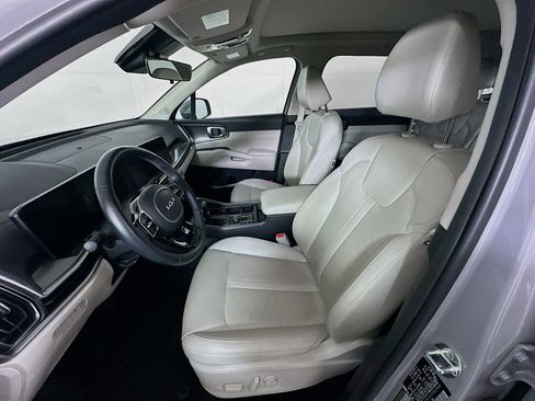 Used 2025 Kia Sorento S w/ Panoramic Sunroof Package image 13