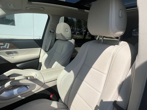 Used 2024 Mercedes-Benz GLS 450 4MATIC image 15