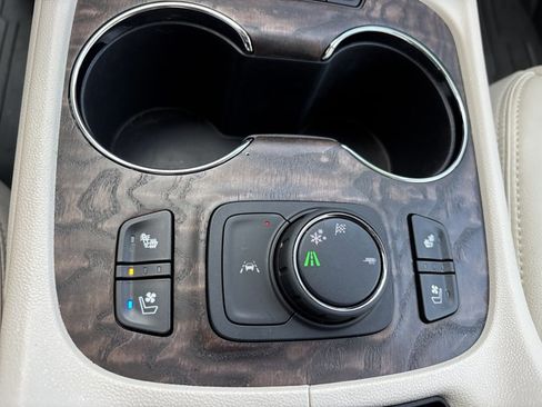 Used 2021 GMC Acadia Denali w/ Denali Technology Package image 44