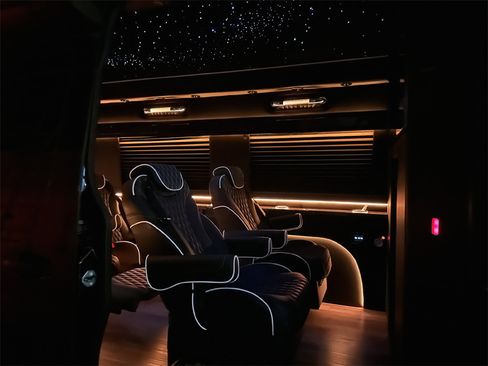 Used 2024 Mercedes-Benz Sprinter 3500 image 4