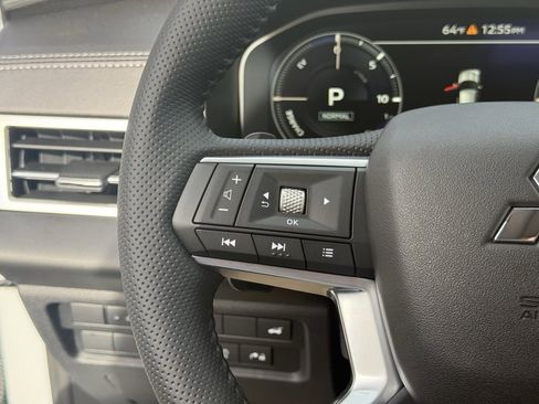 Used 2025 Mitsubishi Outlander SE image 15