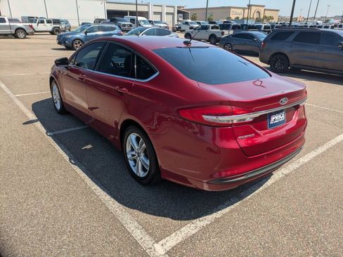 Used 2018 Ford Fusion SE w/ Fusion SE Technology Package FWD image 7