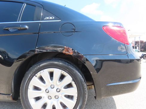 Used 2013 Chrysler 200 LX FWD image 27