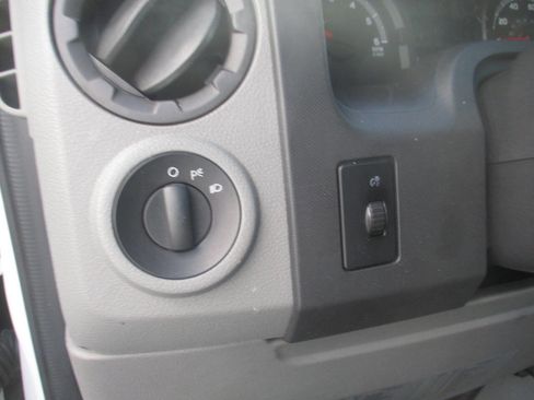 Used 2011 Ford E-450 and Econoline 450 Super Duty image 17