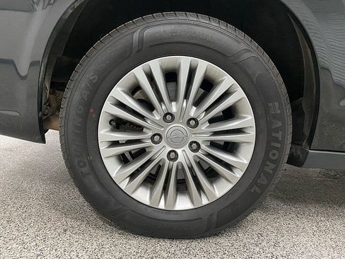 Used 2015 Chrysler Town & Country Touring-L image 27