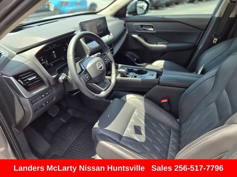 Used 2025 Nissan Rogue Platinum w/ Tech Package FWD image 17