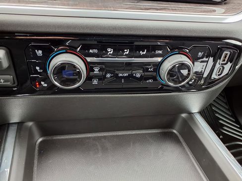 Used 2025 Chevrolet Silverado 3500 LTZ w/ LTZ Plus Package image 10