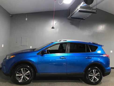 Used 2018 Toyota RAV4 XLE FWD image 6