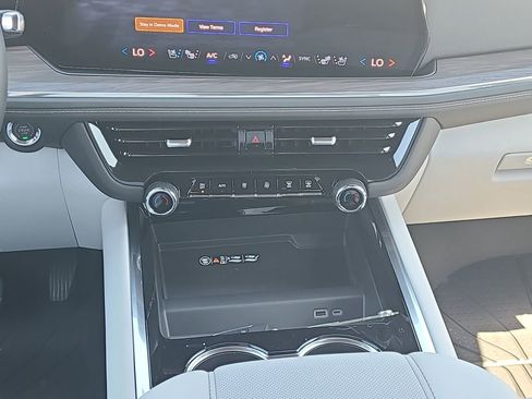 New 2026 Chevrolet Suburban Premier AWD/4WD image 15