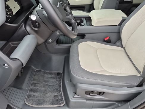 Used 2024 Land Rover Defender 110 X-Dynamic SE image 31