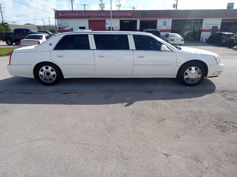 Used 2007 Cadillac DTS image 1