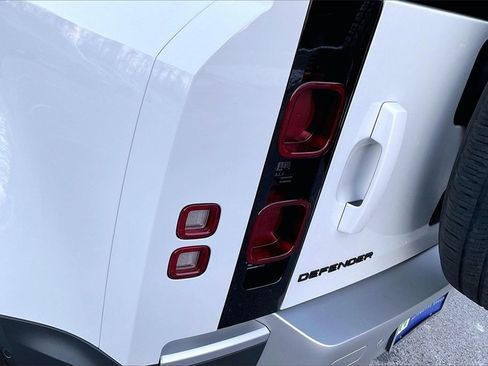 Used 2025 Land Rover Defender 110 S image 22