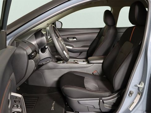 Used 2025 Nissan Sentra SR image 9