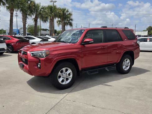 Certified 2022 Toyota 4Runner SR5 Premium AWD/4WD image 3