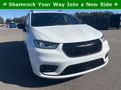 New 2026 Chrysler Pacifica Limited w/ S Appearance Package