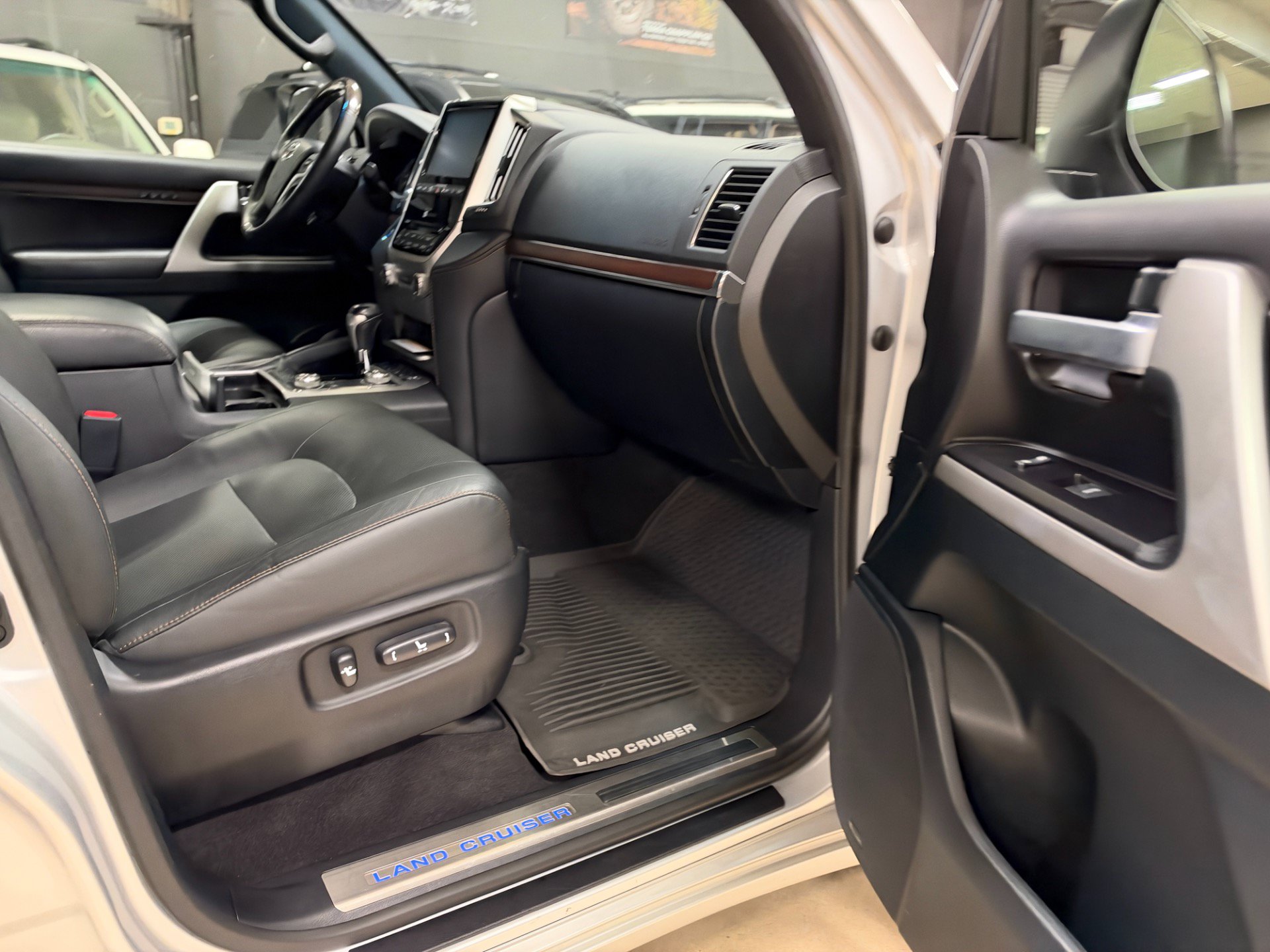 Used 2021 Toyota Land Cruiser Heritage Edition AWD/4WD image 26