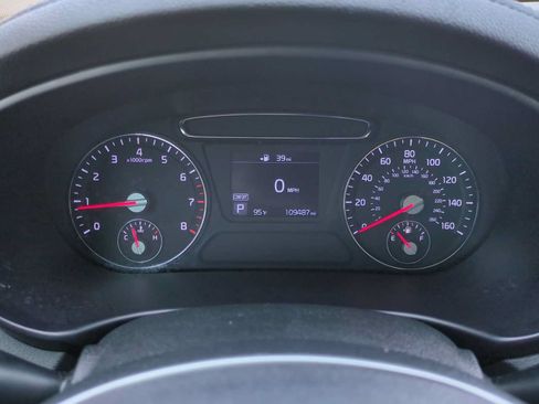 Used 2019 Kia Sorento FWD image 11