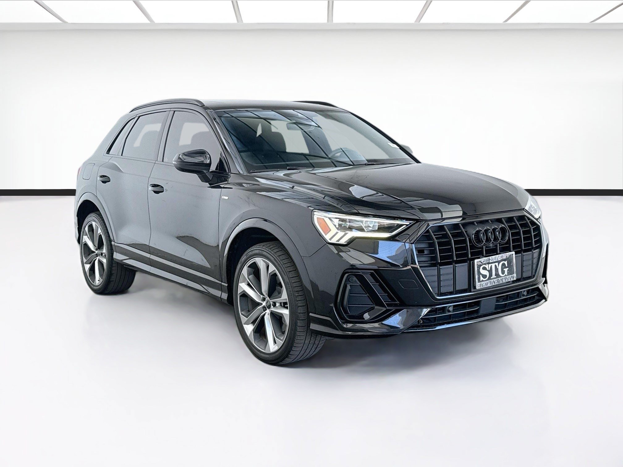 Used 2022 Audi Q3 2.0T Premium Plus w/ Premium Plus Package AWD/4WD image 3