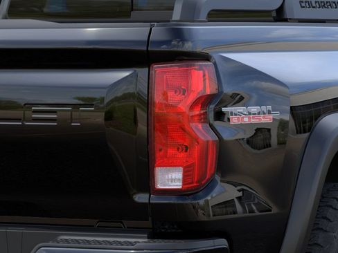 New 2026 Chevrolet Colorado Trail Boss w/ Midnight Edition AWD/4WD image 11