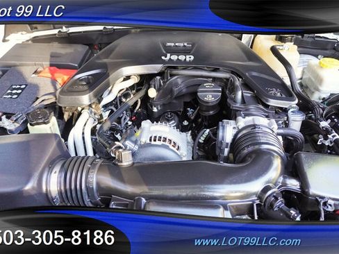 Used 2018 Jeep Wrangler Unlimited Sahara AWD/4WD image 18