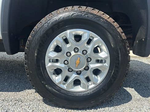 Used 2023 Chevrolet Silverado 2500 LT w/ Convenience Package AWD/4WD image 2
