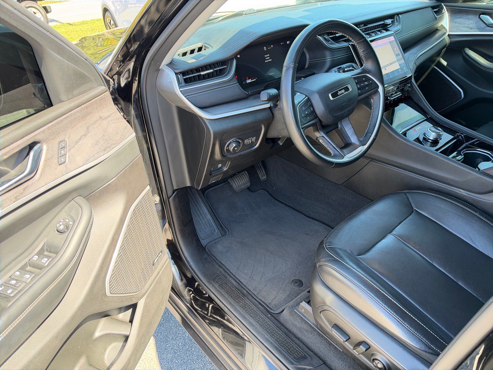 Used 2022 Jeep Grand Cherokee L Limited RWD image 8