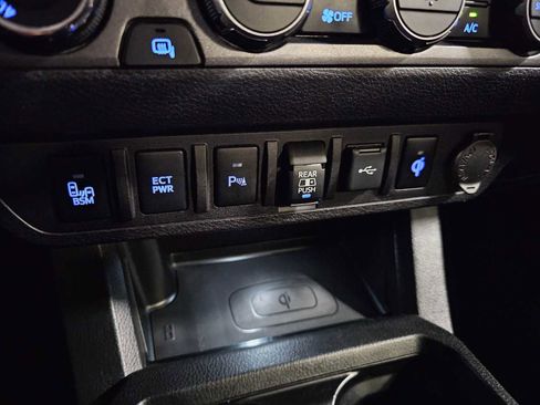 Used 2021 Toyota Tacoma TRD Sport w/ Technology Package image 20