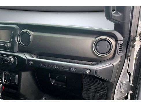 Used 2019 Jeep Wrangler Sport image 17