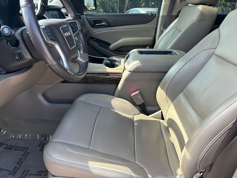 Used 2017 GMC Yukon SLT w/ Premium Edition image 11