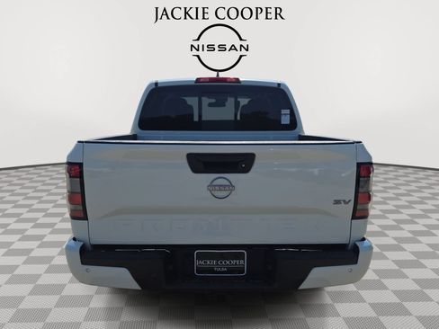 Used 2024 Nissan Frontier SV w/ SV Convenience Package RWD image 6