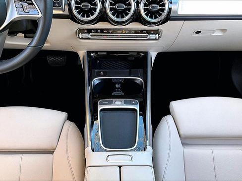 Used 2025 Mercedes-Benz GLB 250 4MATIC image 24