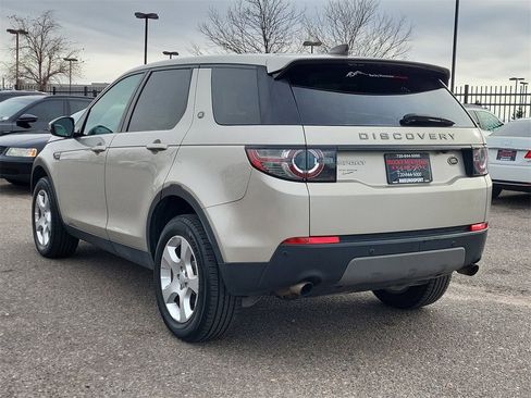 Used 2017 Land Rover Discovery Sport SE image 7