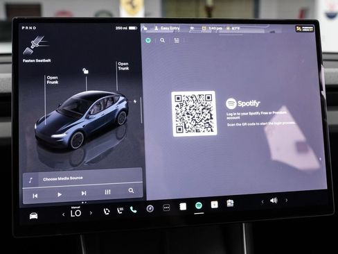 Used 2026 Tesla Model Y 2WD image 29