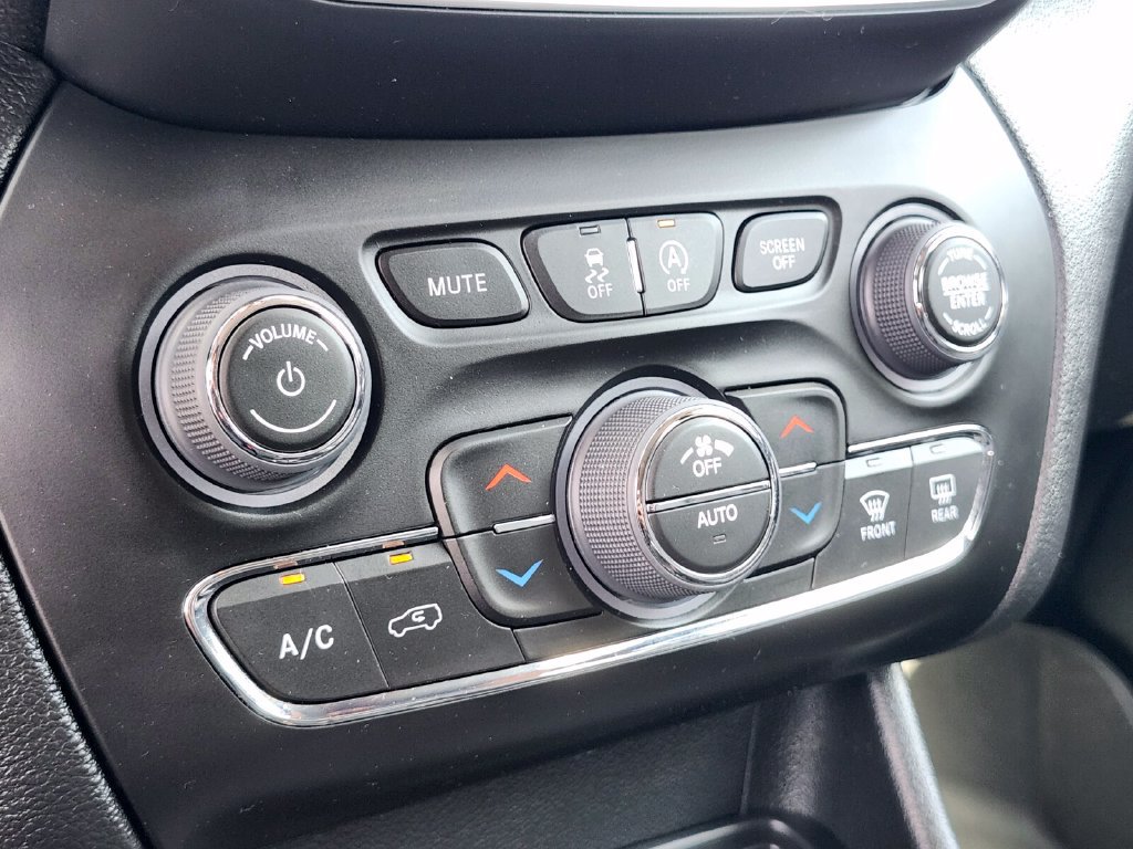 Used 2022 Jeep Cherokee Limited w/ Elite Package AWD/4WD image 22