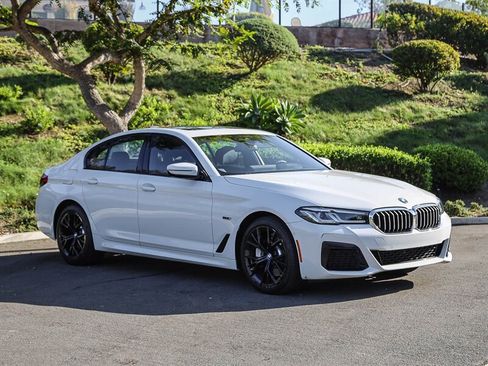 Used 2023 BMW 530e w/ M Sport Package RWD image 7