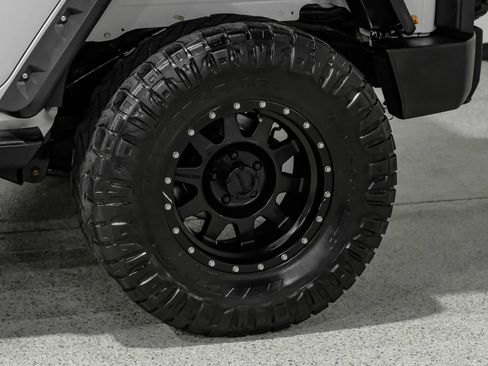 Used 2015 Jeep Wrangler Unlimited Rubicon w/ Connectivity Group AWD/4WD image 56