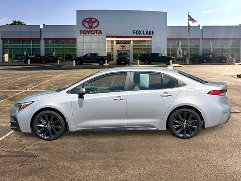 Used 2025 Toyota Corolla SE FWD image 2