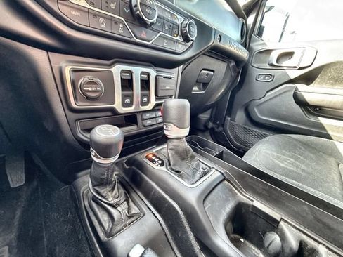 Used 2020 Jeep Wrangler Sport AWD/4WD image 19
