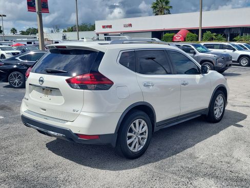 Certified 2019 Nissan Rogue SV FWD image 4