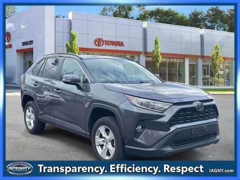 Used 2021 Toyota RAV4 XLE w/ Convenience Package image 1