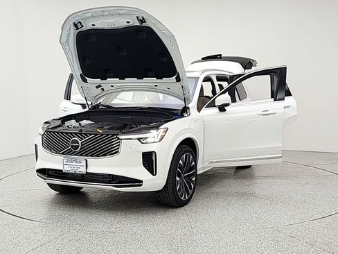 New 2026 Volvo XC90 T8 Plus w/ Protection Package AWD/4WD image 9